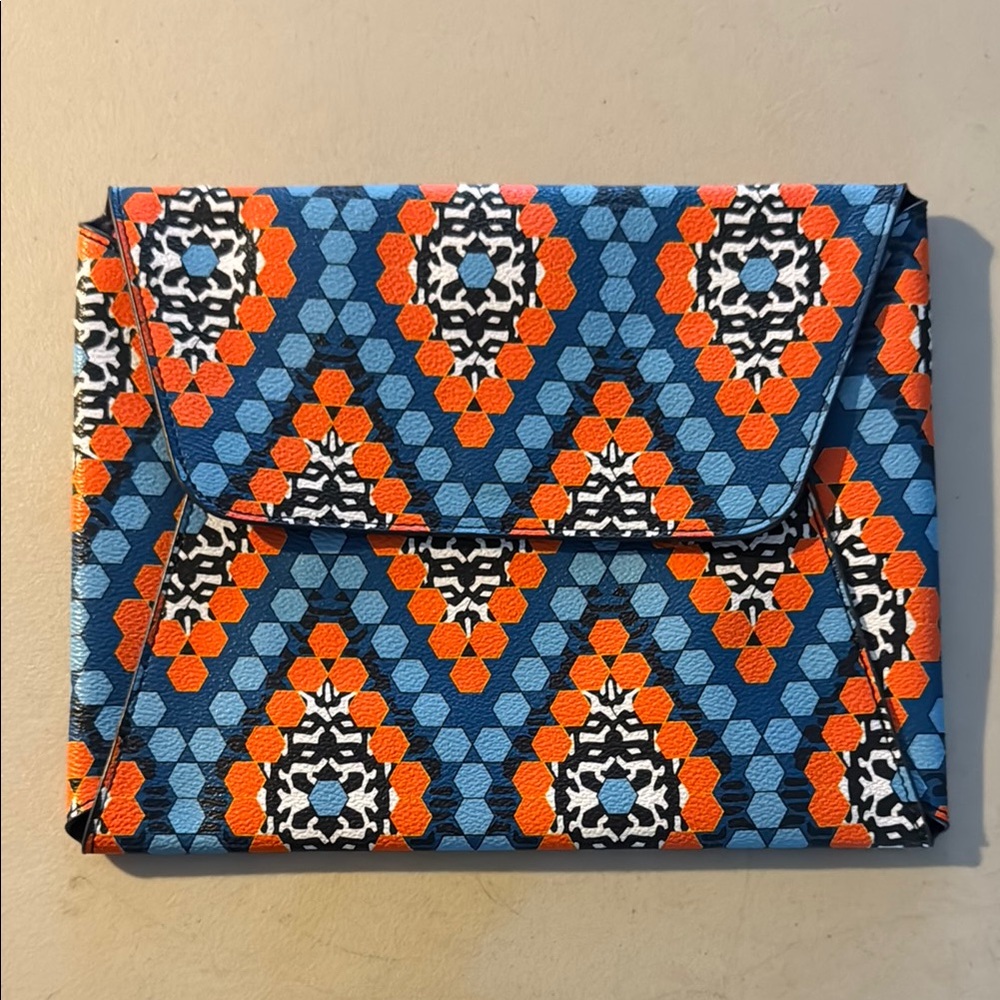 Vera Bradley Hexagon Pattern Clutch